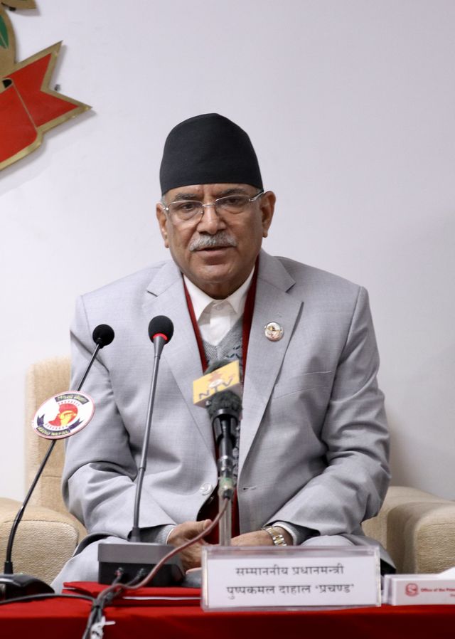 प्रधानमन्त्री दाहालद्वारा बिजयी क्रिकेट टोलीलाई पुरस्कार प्रदान गर्ने घोषणा